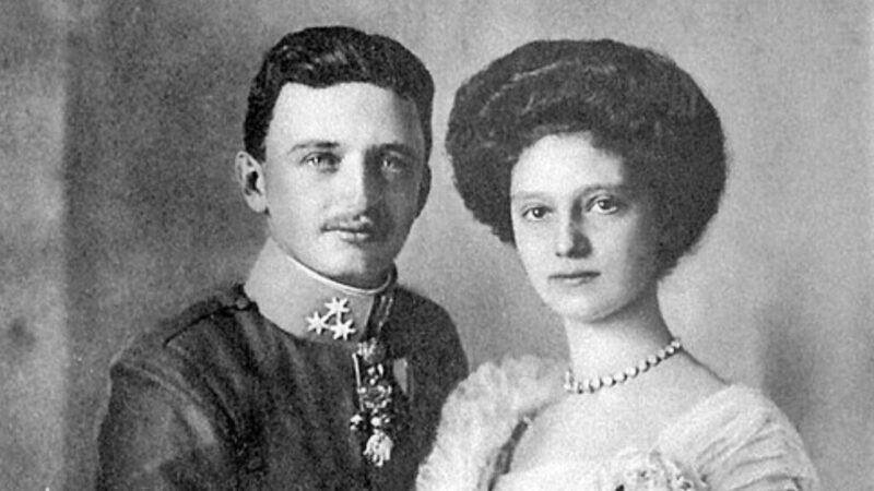 1911年7月、婚約時代のカールとツィタ